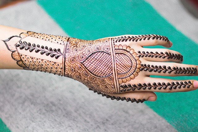 bridal mehndi designs back hand image